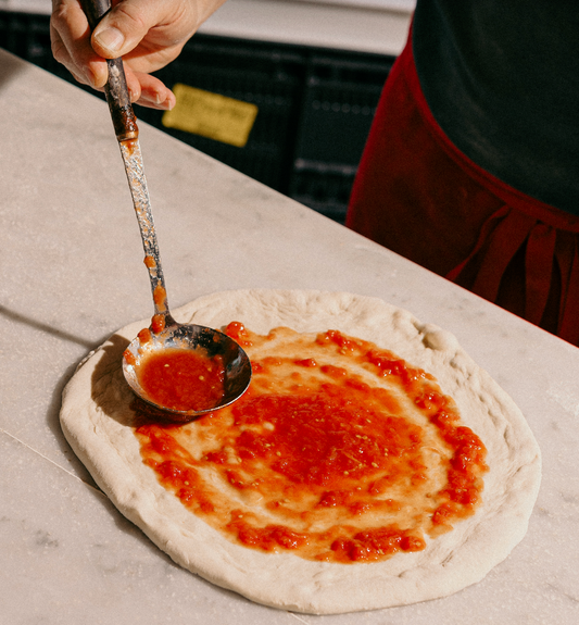 5x pizzabodem met tomatensaus